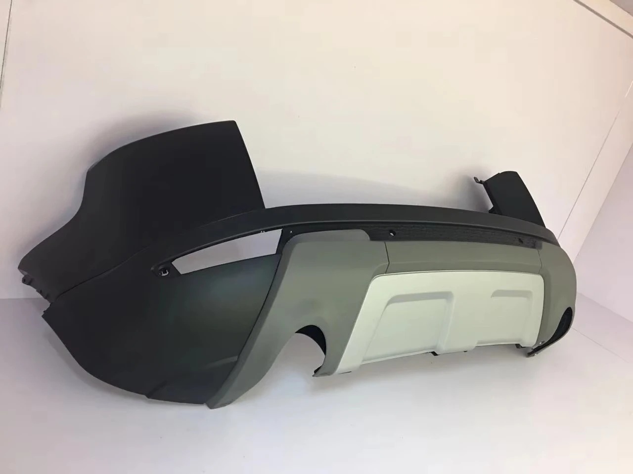 For  L538 Evoque 2012-2019 Prestige Rear Bumper LR058060 LR074961 LR026337 LR036708 LR034458 LR048300